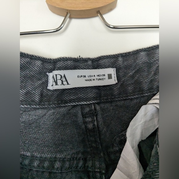 Zara straight leg jeans with unfishied hem in size 36 - Picture 2 of 3